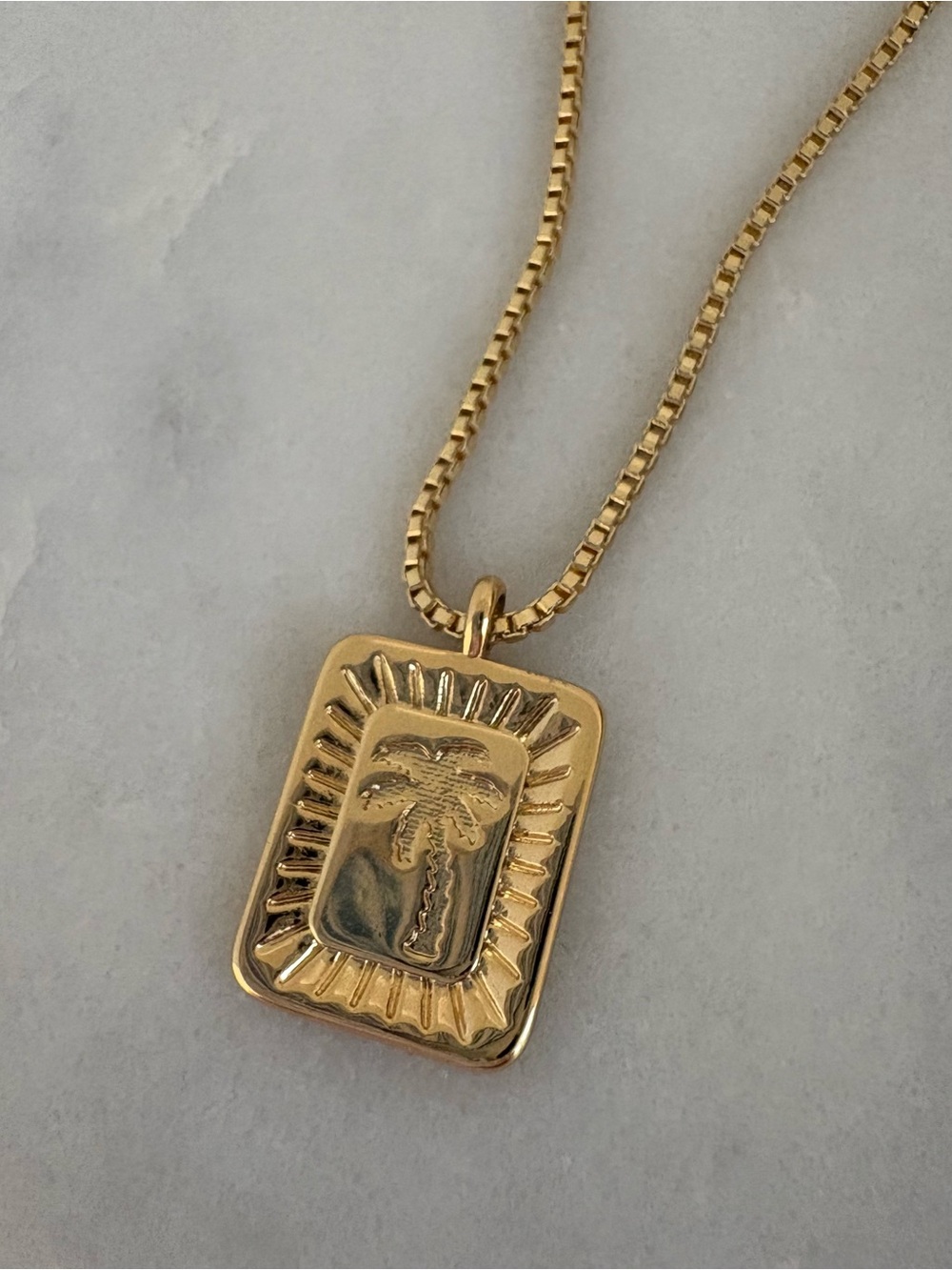 Pura Vida Palm Burst Gold Necklace - Picture 2 of 8